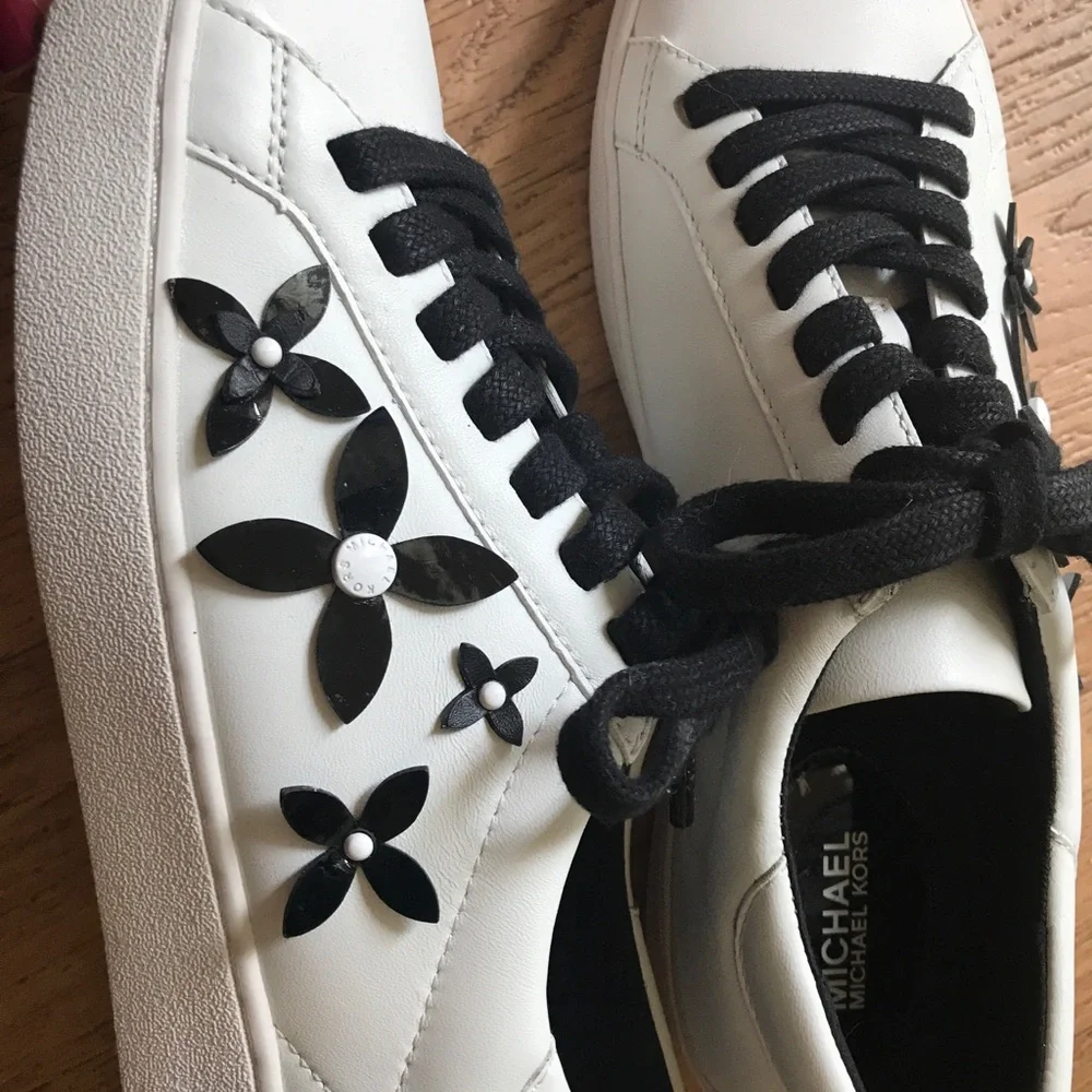 Michael Kors sneakers - Picture 2 of 4